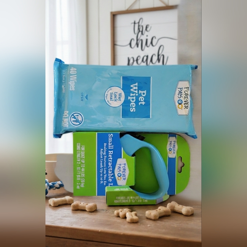 🐾 Pet Bundle – Leash + Wipes (Both NWT!) 🐾